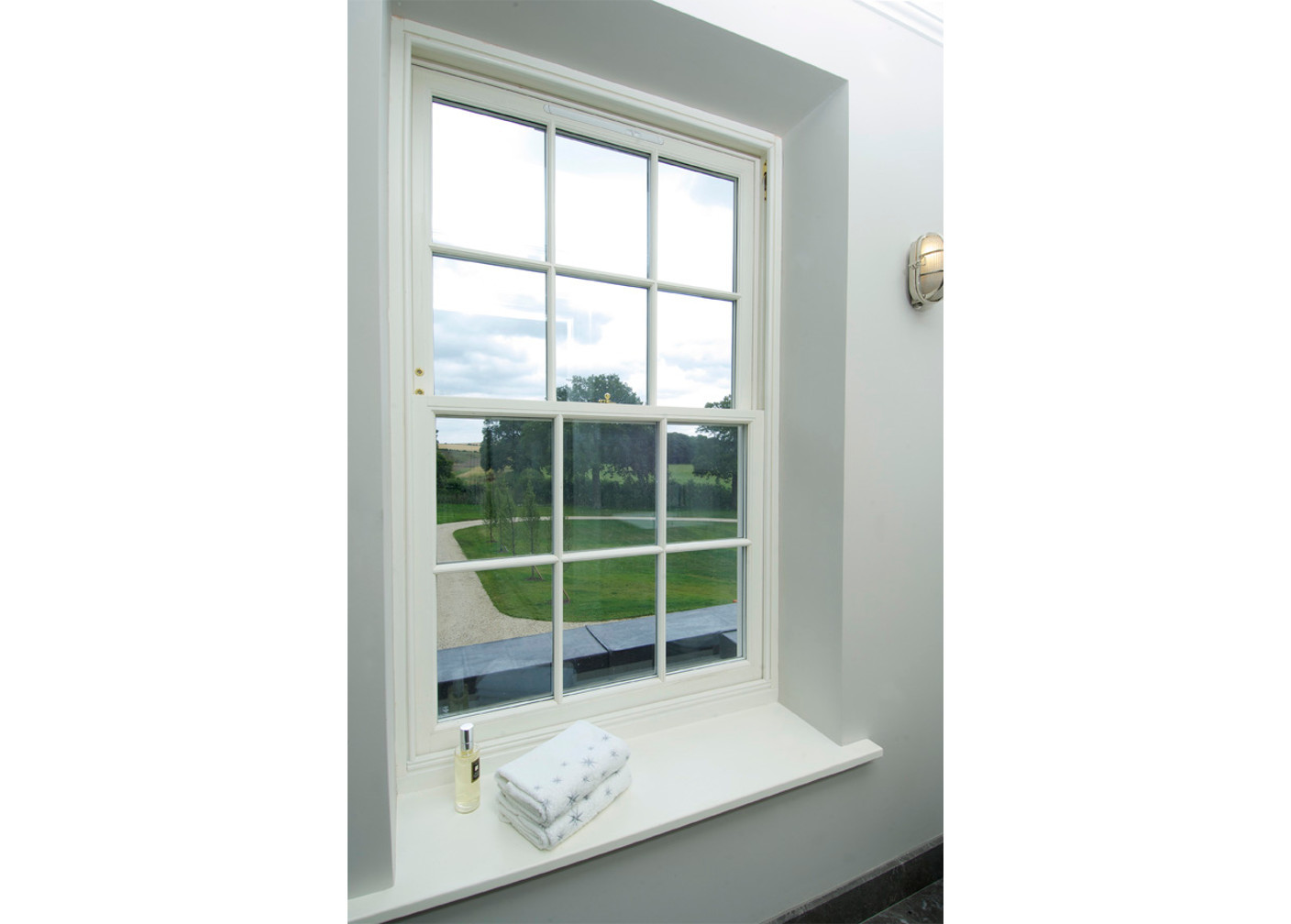 ISO Single Double Hung Window High Security Aluminium Double Glazed